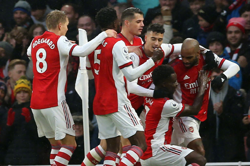 老鹰全民皆兵取关键胜利（老鹰多点开花拿下关键一战）