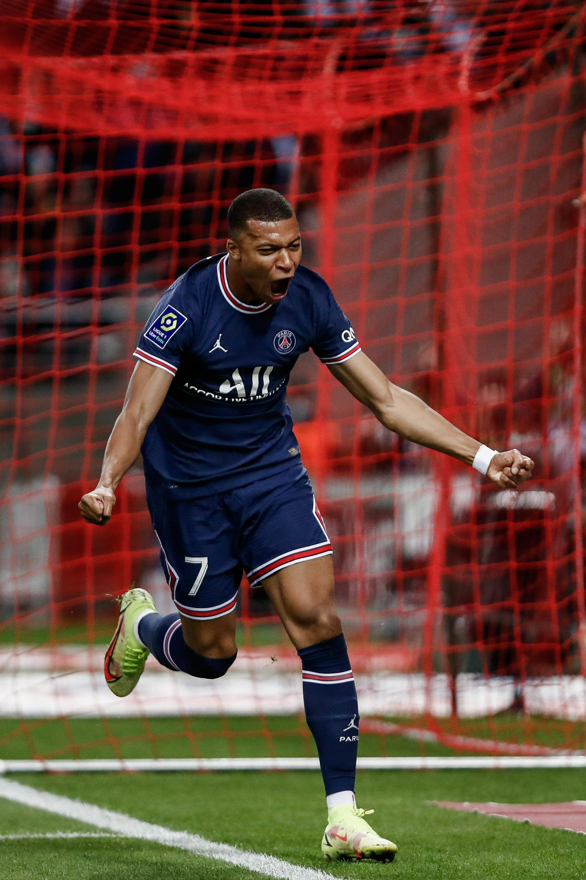 U22国足12月集训并参加U23亚洲杯29人名单：王钰栋、徐彬入选（U22国足12月集训暨U23亚洲杯29人名单公布：王钰栋、徐彬在列）