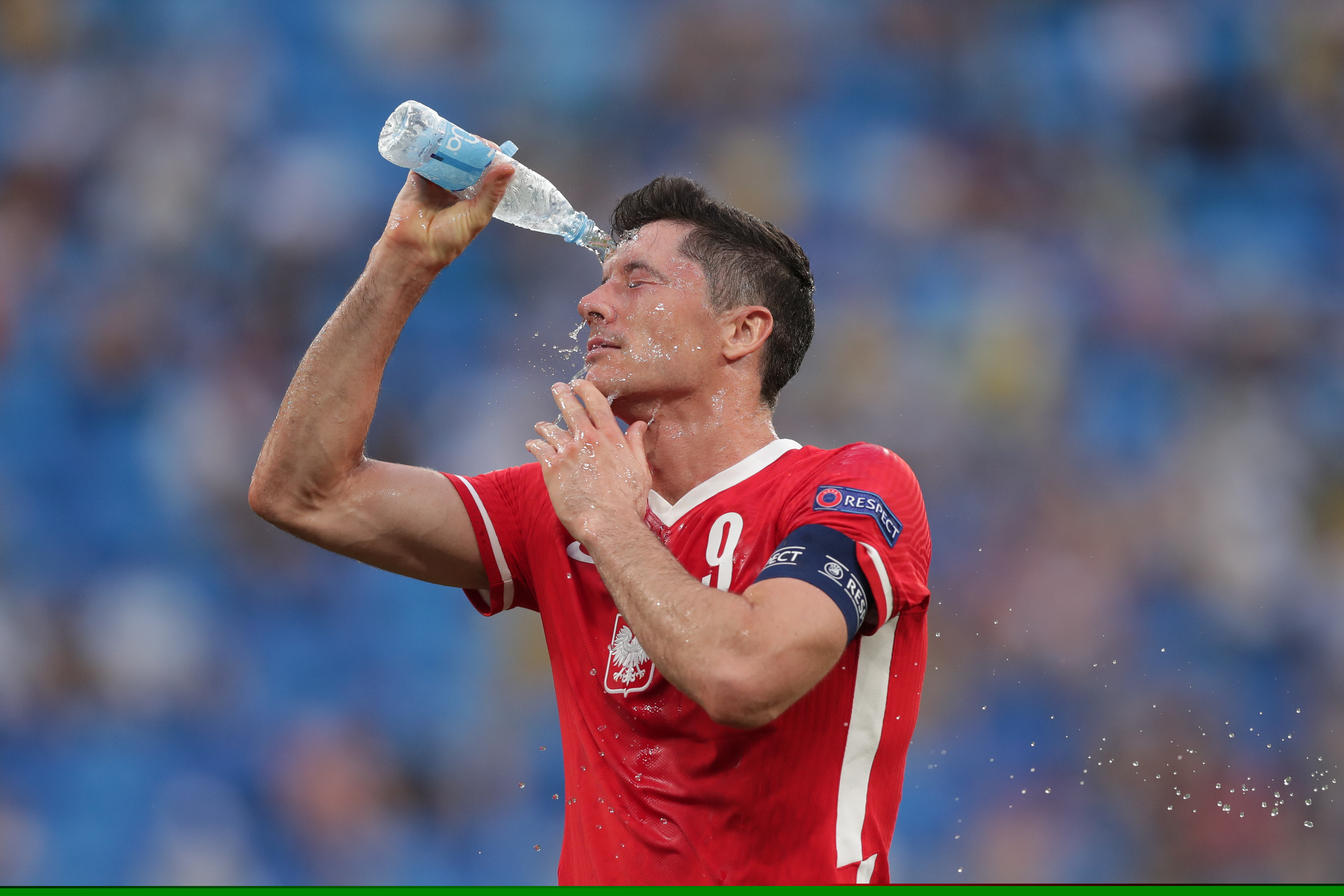 NBA常规赛战报：湖人客场险胜太阳,（NBA常规赛速报：湖人客场险胜太阳）