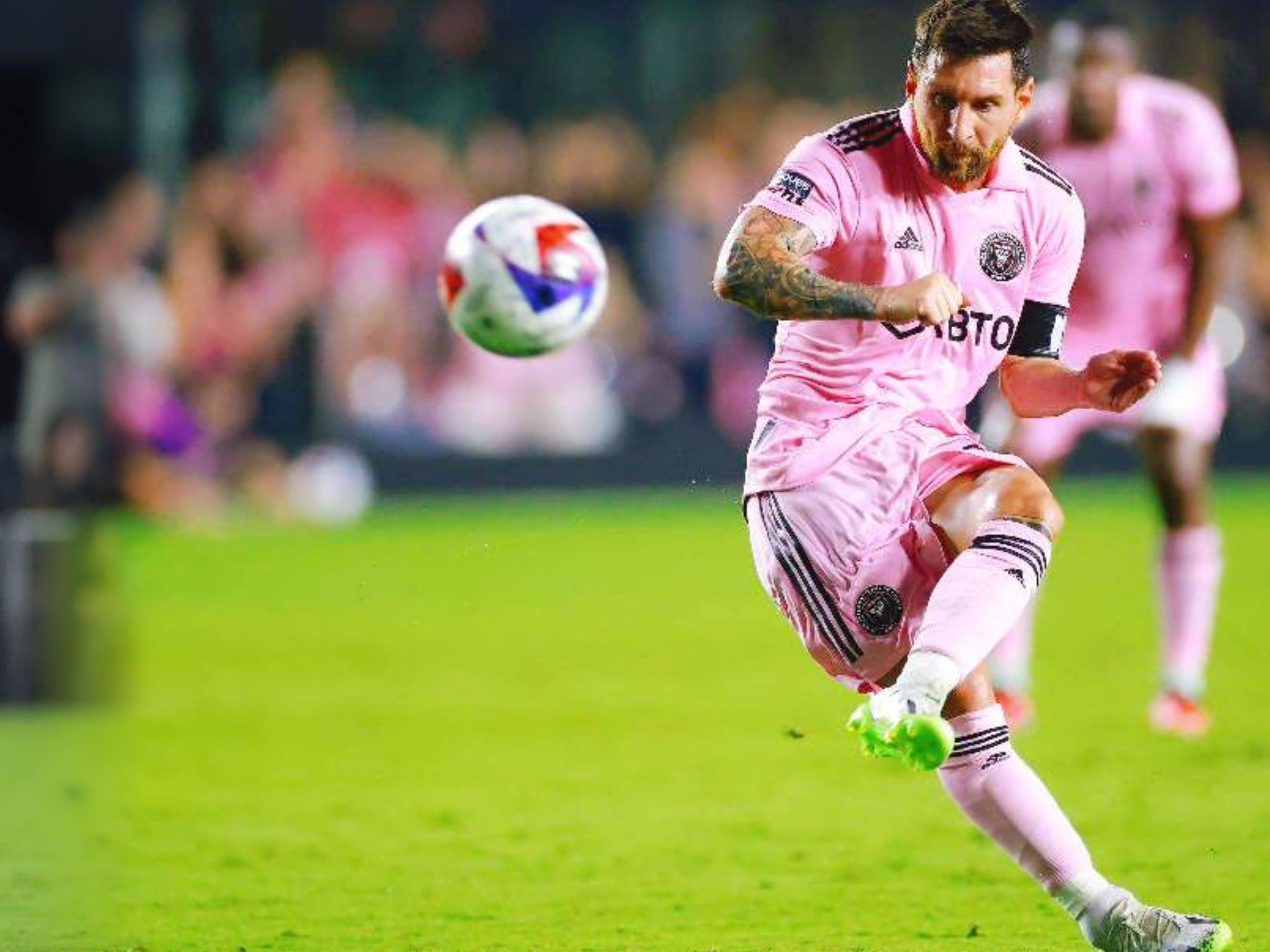 世联赛疯狂夜：巴西逆转日本，意大利横扫，冠军归属难料（世联赛惊魂夜：巴西逆袭日本、意大利横扫，冠军悬念陡增）