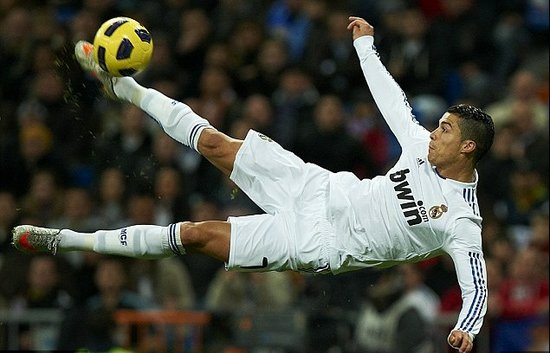 王牌对决！姆巴佩21场25球4助，哈兰德20场20球3助（双骄争锋！姆巴佩21战25球4助，哈兰德20战20球3助）