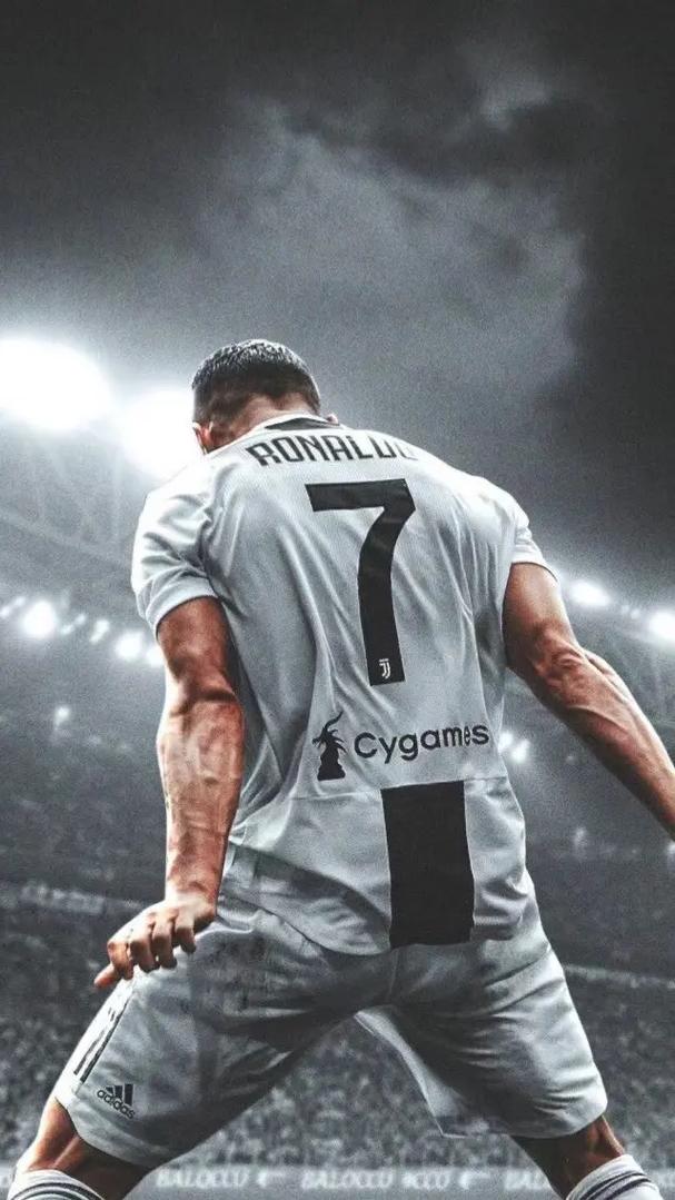 欧冠比赛战术分析：尤文图斯防守策略,（尤文图斯在欧冠的防守部署与战术解读）