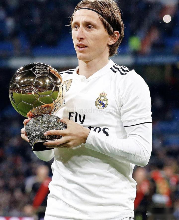 跟队记者：莱奥的问题是腹股沟炎症；米兰vs科莫可能延期进行（队记：莱奥腹股沟发炎；米兰战科莫或推迟进行）