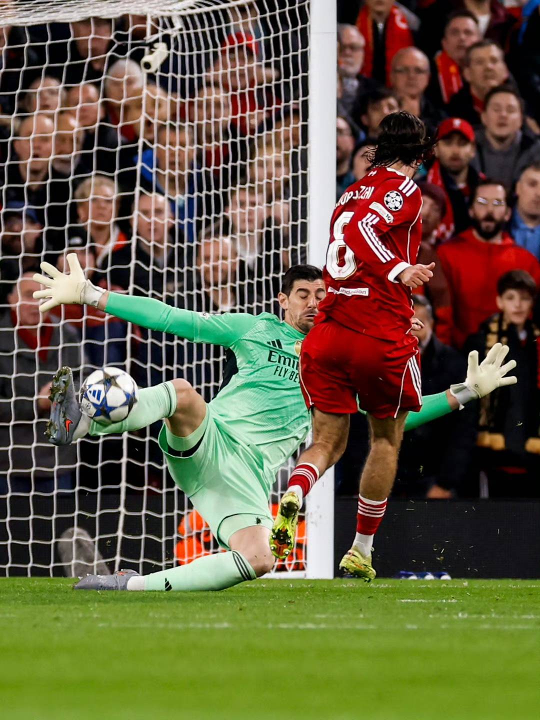 足球欧洲杯再次确认扩军，球队数量达32支（欧洲杯再度扩容，参赛队伍增至32支）